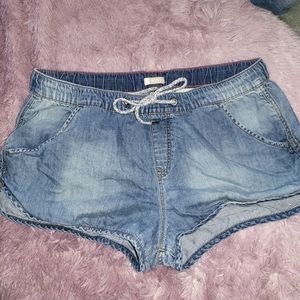 Roxy light weight Denim elastic shorts